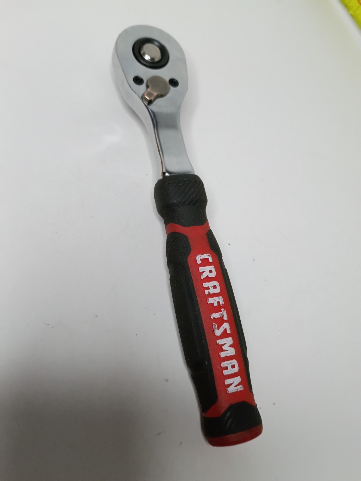 Craftsman 1/4″ 72 Tooth Low Profile Comfort Grip Ratchet CMMT86821