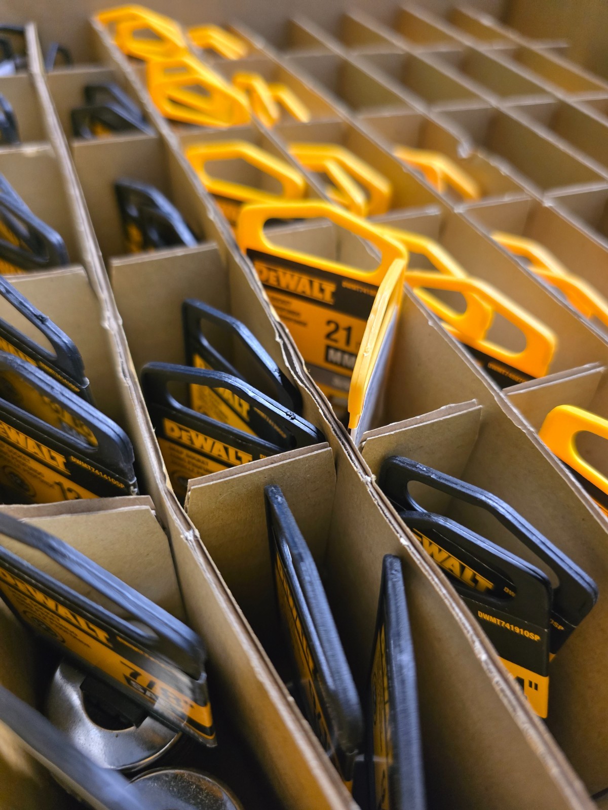 (90pcs LOT) DeWalt Sockets, Deep 12pt, SAE, MM, 3/8″ DR, size variety *SEE PICS*