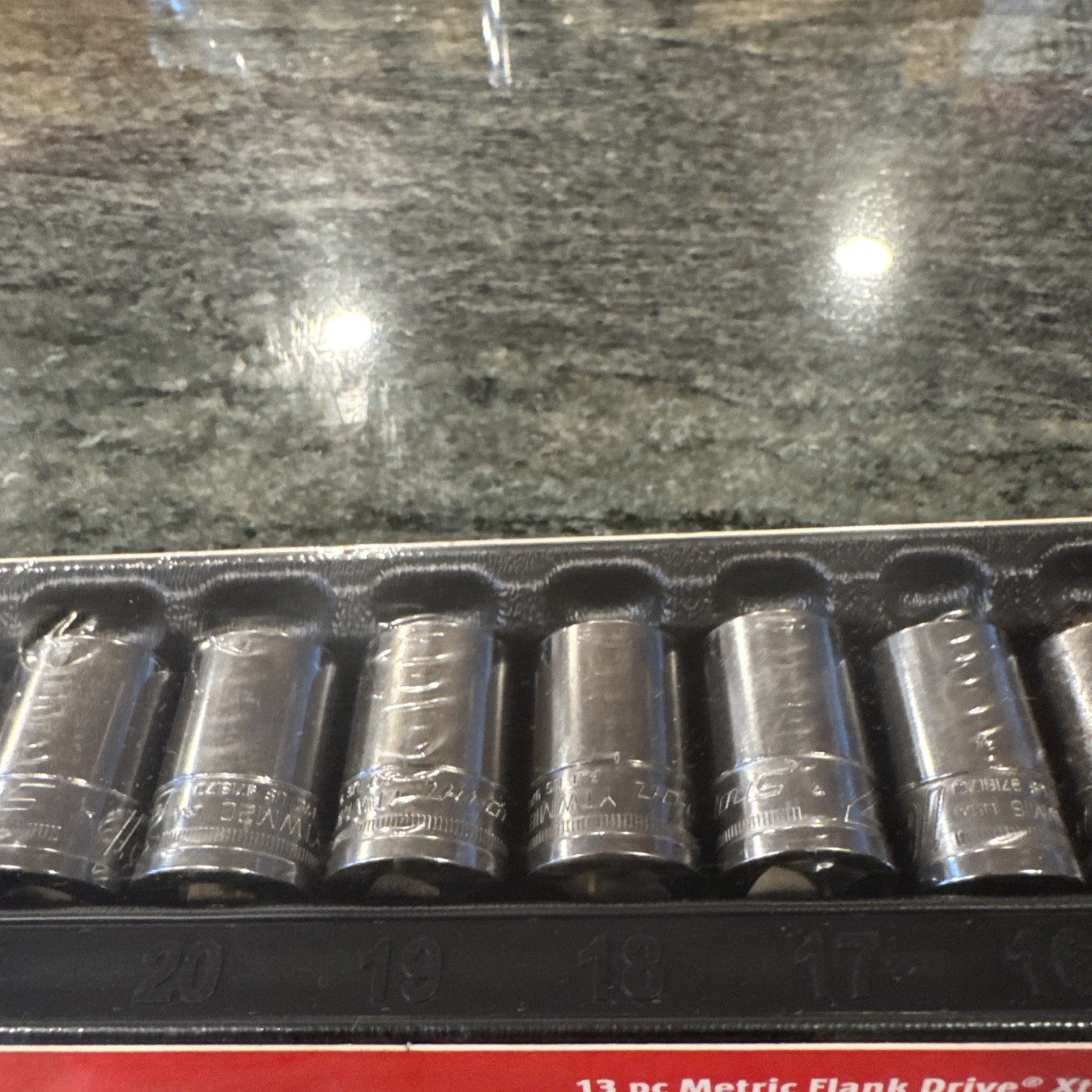 Snap-on 313ytwmy 13 pc 1/2” drive 6 point metric xtra shallow socket set 12-24mm