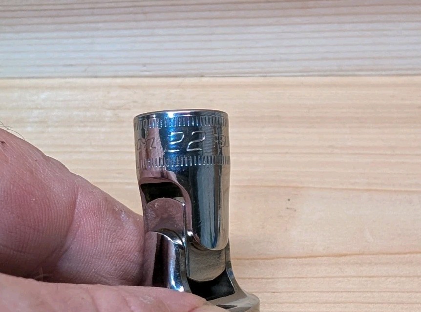 Snap-On Tools USA 3/8″ Drive 22mm Metric 6pt Chrome Swivel Socket FSUM22A