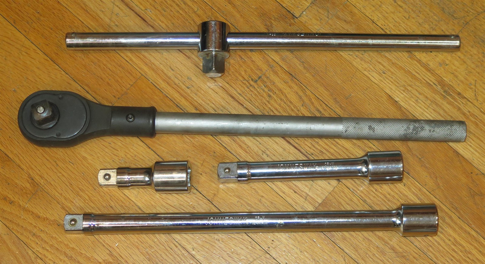 Jonnesway 3/4″-Drive Ratchet & Extensions – 1-2″ Flank Socket Set (SAE 12pt)