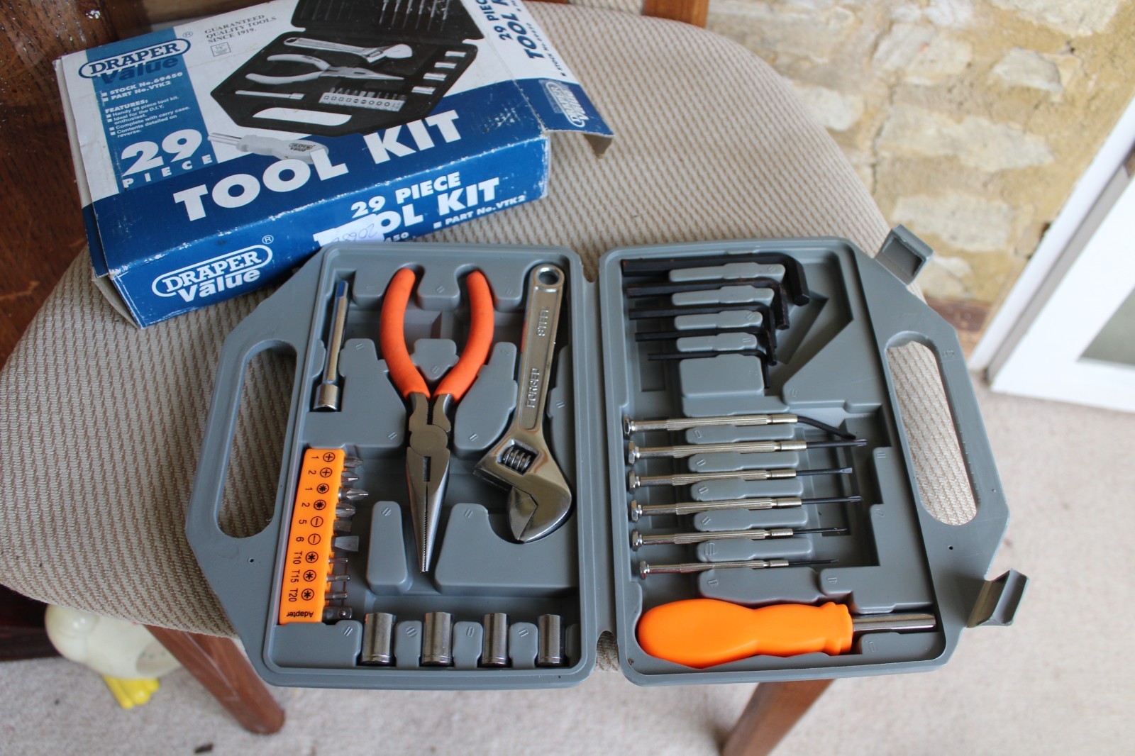 Draper 29 piece Tool kit and M&S detachable screwdriver & Magnetic tray – unused