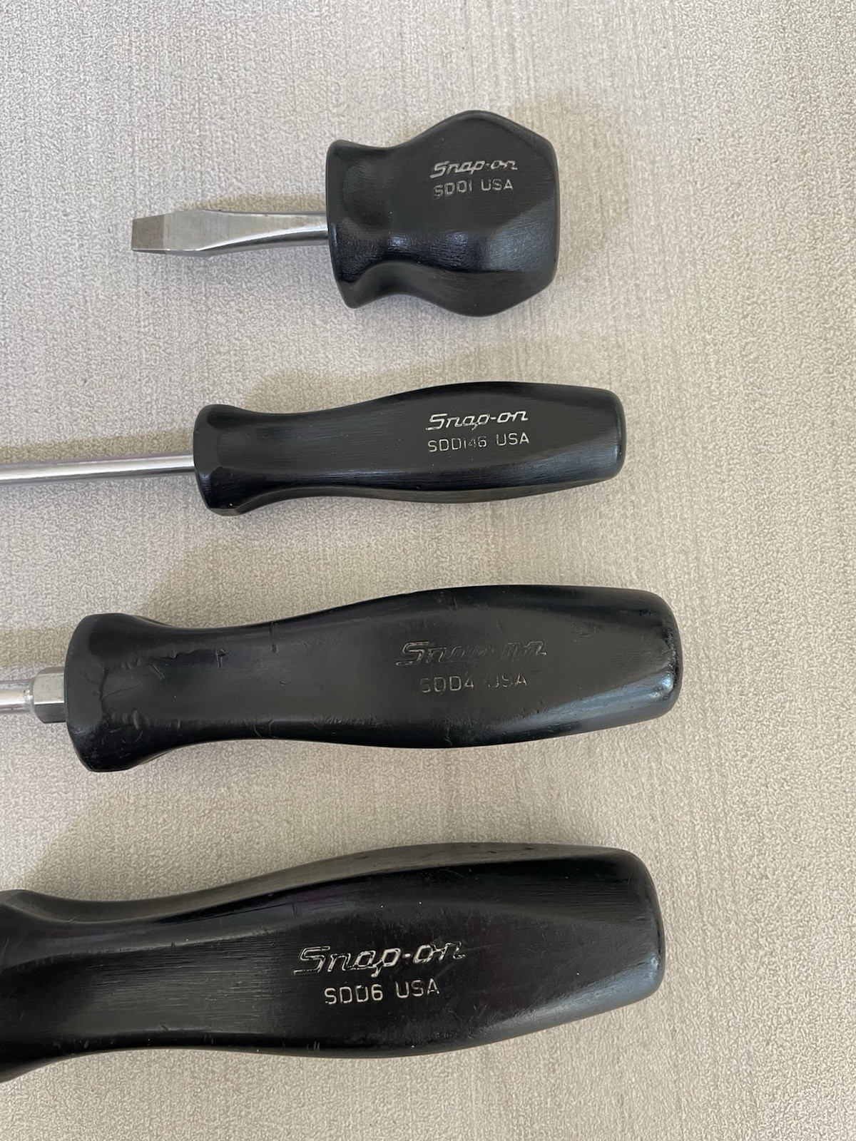 Lot Of 4 Snap On Screwdrivers SDD1 SDD146 SDD4 SDD6 Black Hard Handle Flat VTG