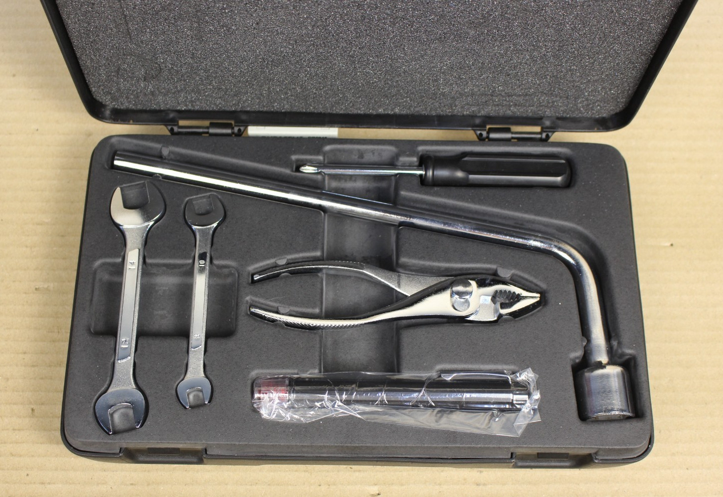 Lexus Ls430, Ls400 Emergency Lug Wrench Toyota OEM Tool Kit