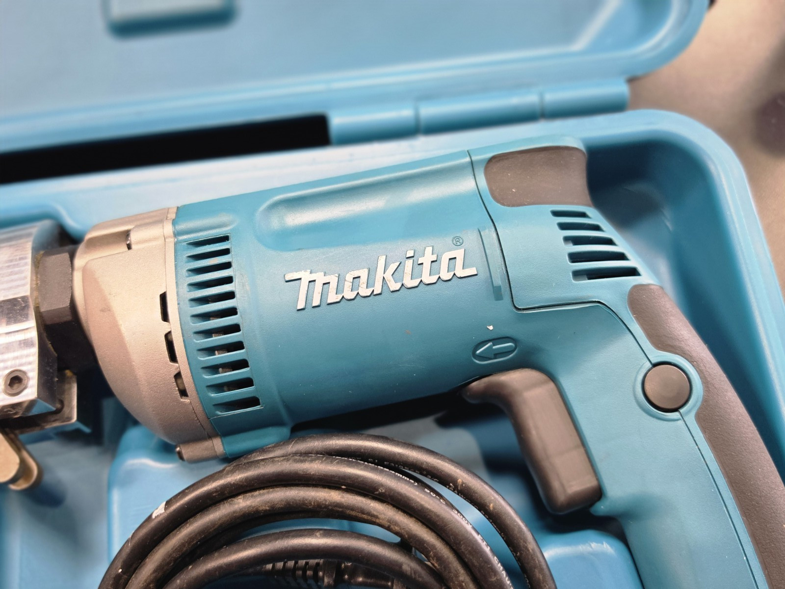 Makita JS8000 1/2-Inch 6.5 Amp Corded Variable Speed Fiber Cement Shear, HS Case