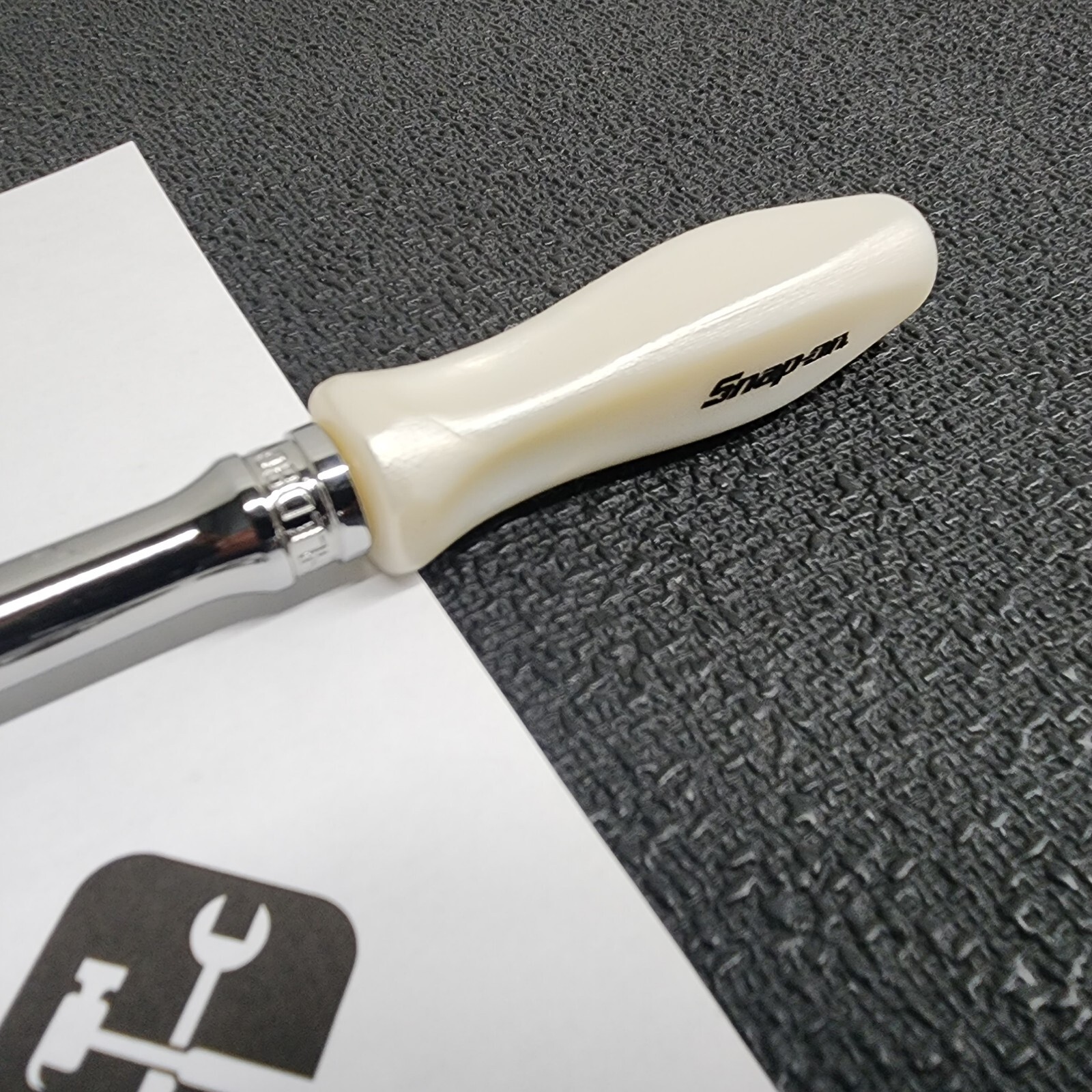Snap-on Tools NEW PEARL WHITE 3/8″ Drive Hard Extra-Long Fixed Ratchet FHLLD80PW