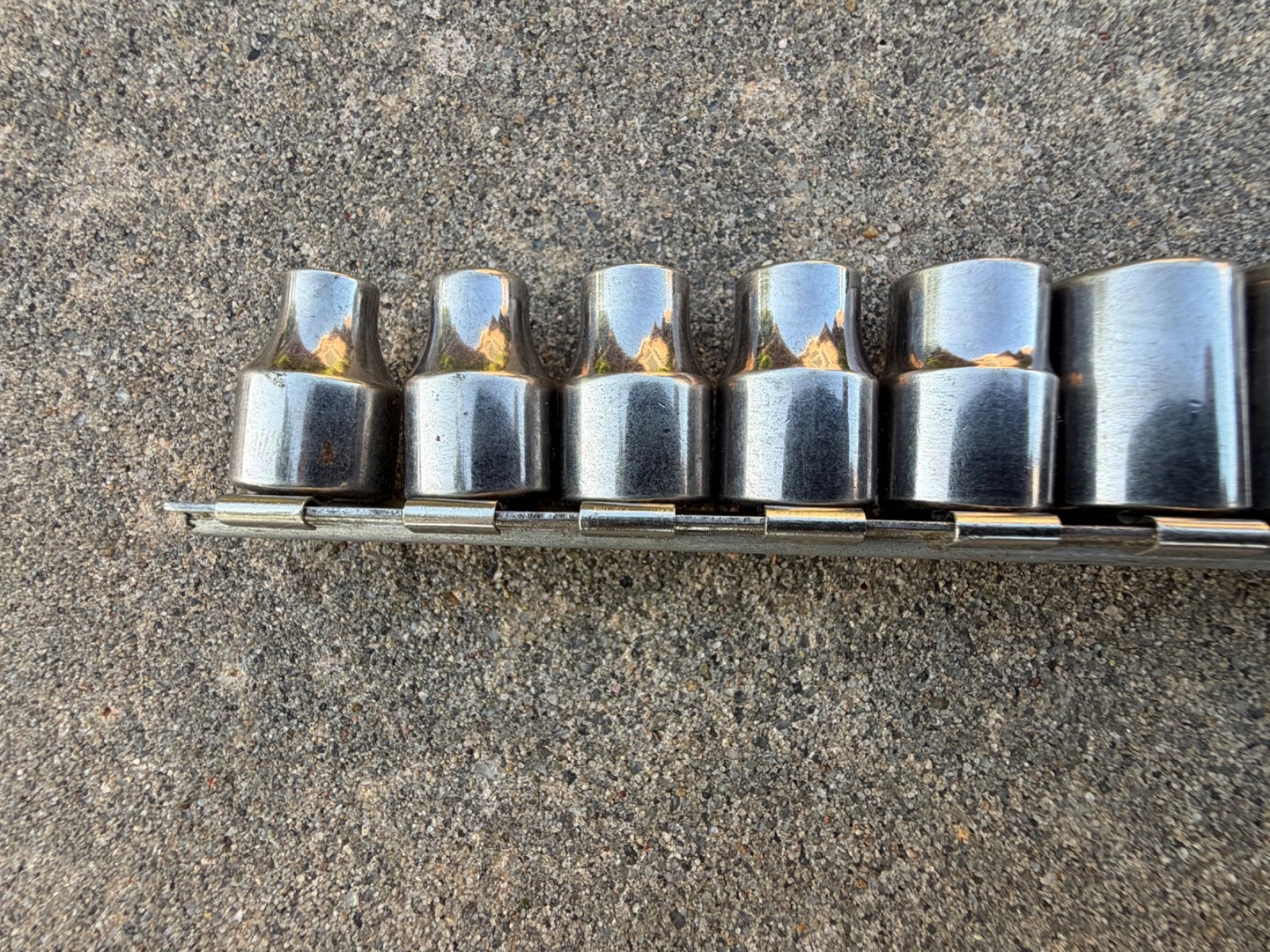 Craftsman 6-19mm 13pc 6pt 3/8” Dr Easy Read Socket Set w/rail USA (Read)