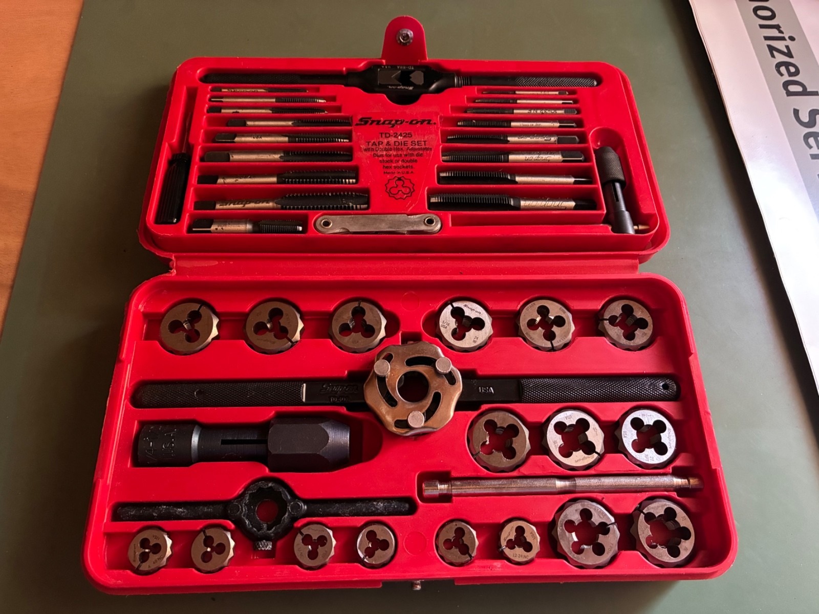 Snap On TD 2425 Tap & Die 42-piece complete set.