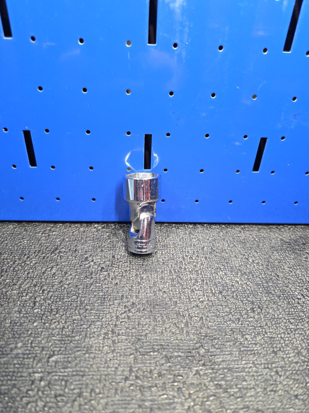 Snap-on Tools FS24 3/4″ 6-Point 3/8″ Drive Swivel Universal Shallow Socket