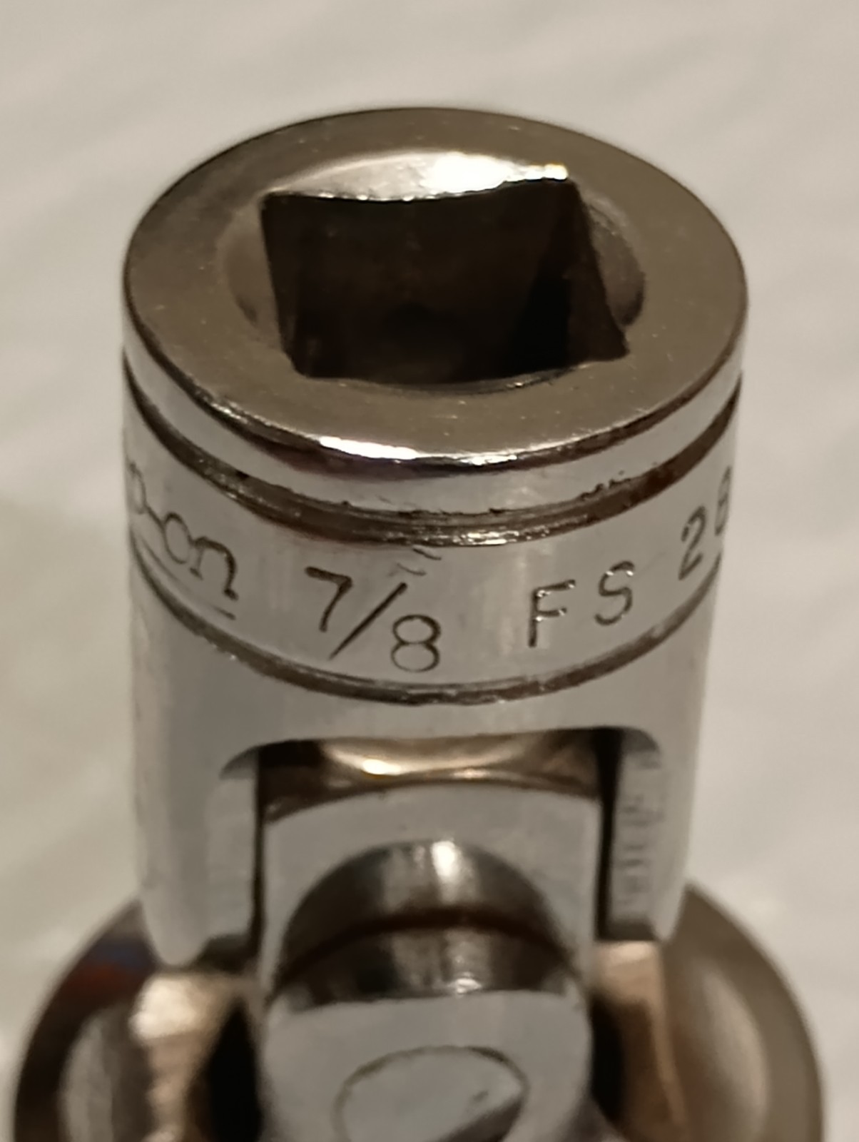 SNAP ON FS28, 3/8″ DRIVE, 7/8″ SOCKET, UNIV/SWIVEL, SHALLOW, 6 POINT.