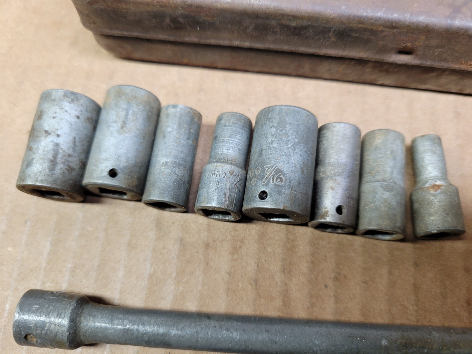 Vintage Plomb 1/4 + 9/32″ Drive 12-piece Socket Set with Metal Box