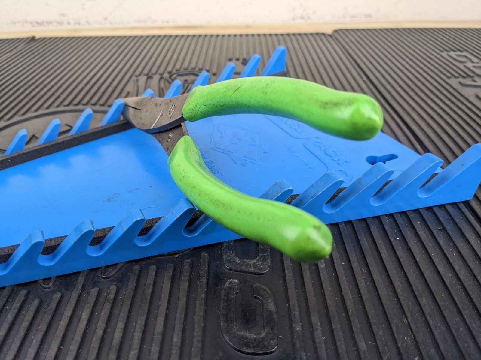 #bd473 Snap On 96ACF – 8″ Talon Grip™ GREEN NEEDLE Nose Pliers