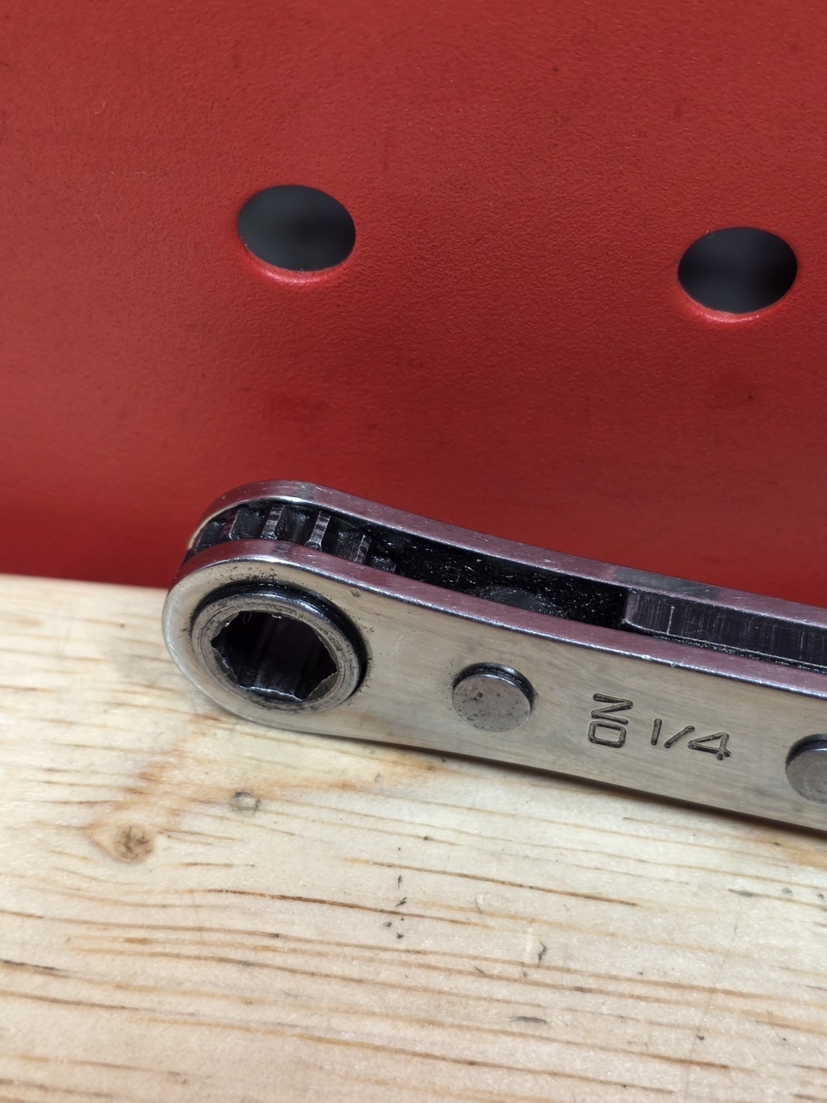 Snap-on Tools R810SA 6-Point SAE 1/4″ X 5/16″ Ratcheting Box Wrench USA
