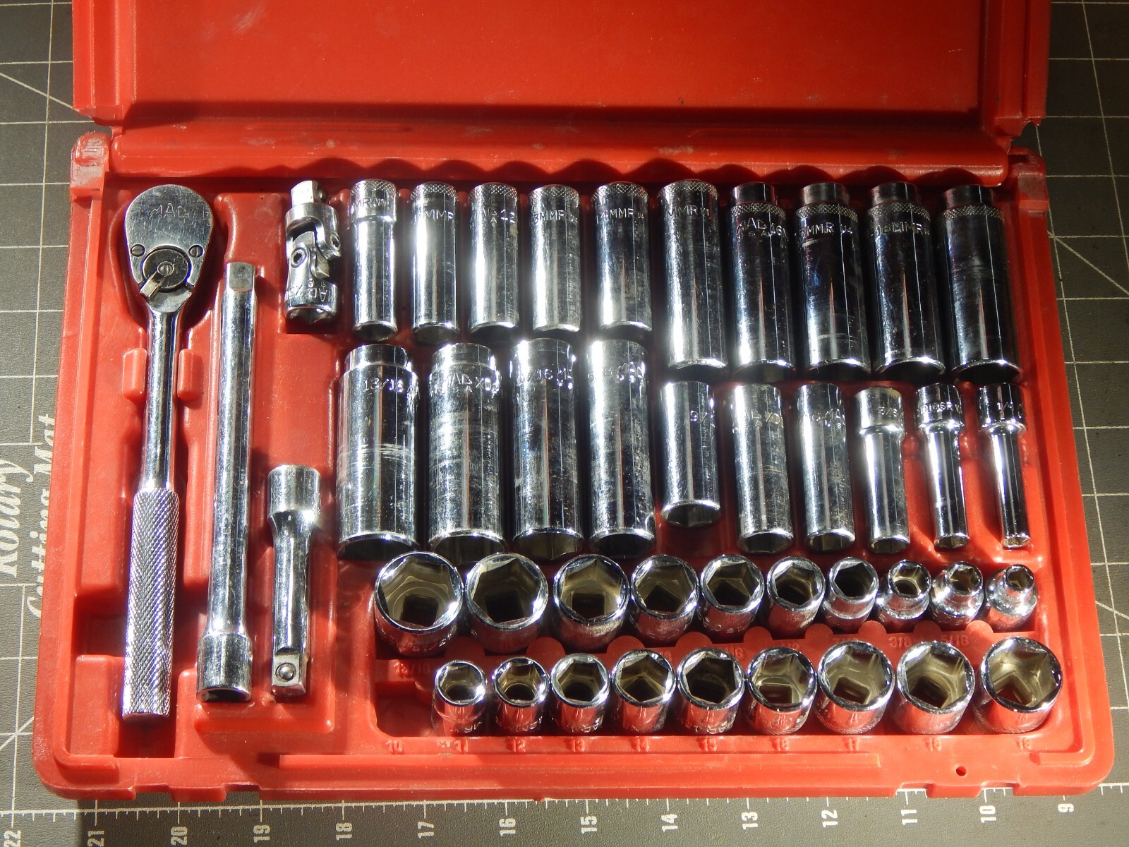 Mac Tools SAE Metric 44Pc 3/8″ Drive General Service Set Ratchet Socket Case Dr