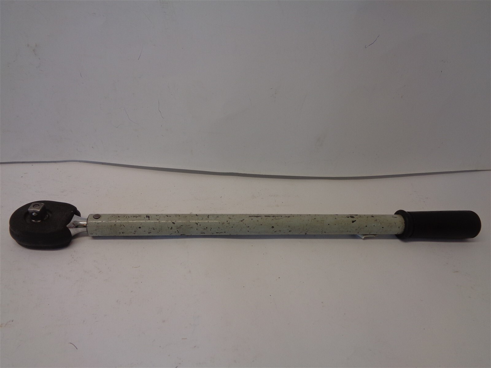 Tires Plus 1/2″ Drive Torque Wrench 22″ Total Length