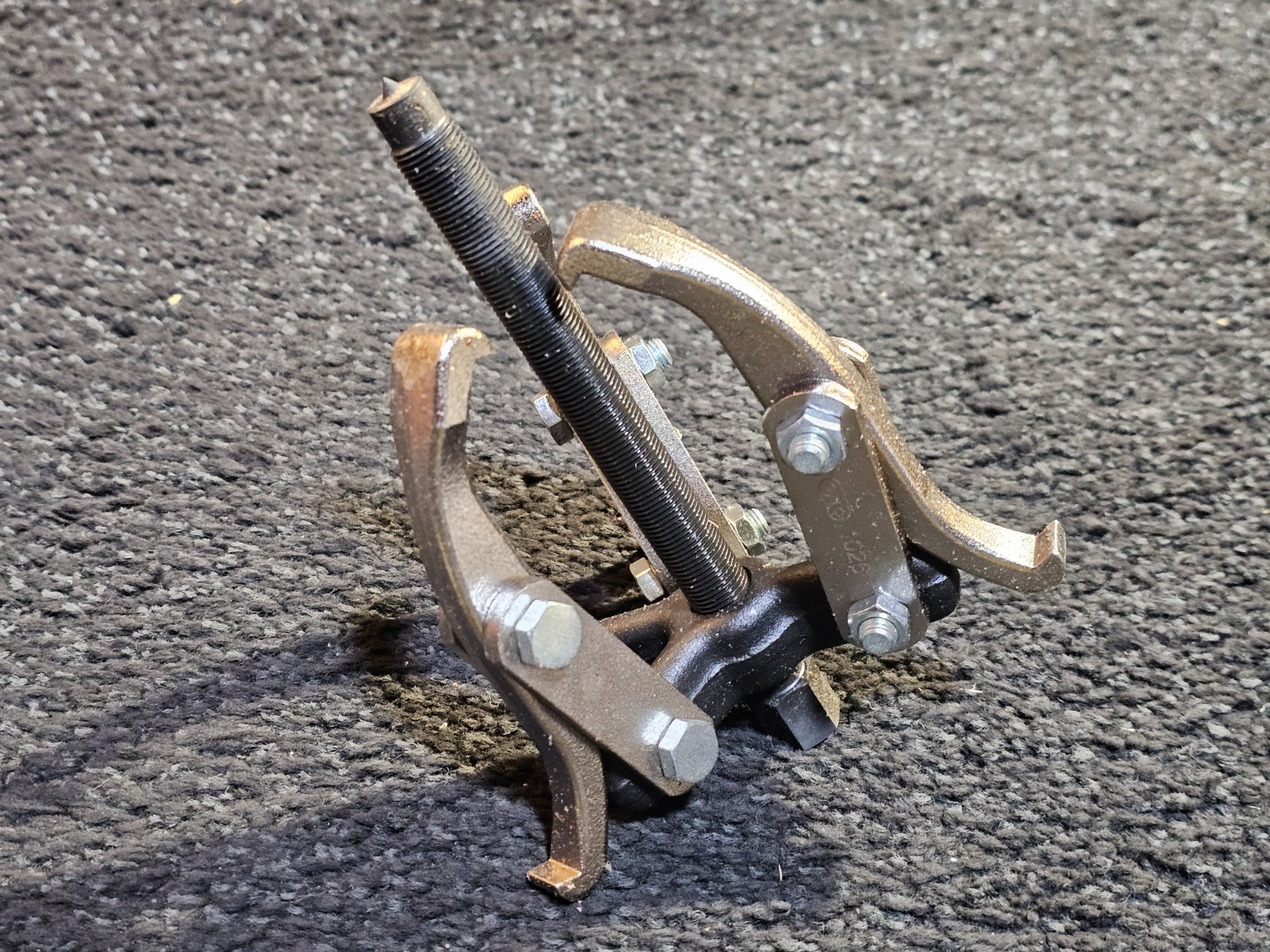 OTC 1026 Jaw Puller 7 in Jaw Spread, 3 1/4 in Jaw Reach, 5 ton Pulling Capacity