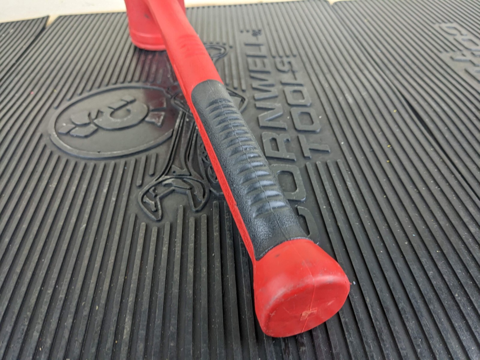 #as022 Snap-On HBFE48 Dead Blow 48-Ounce Soft Grip Hammer RED