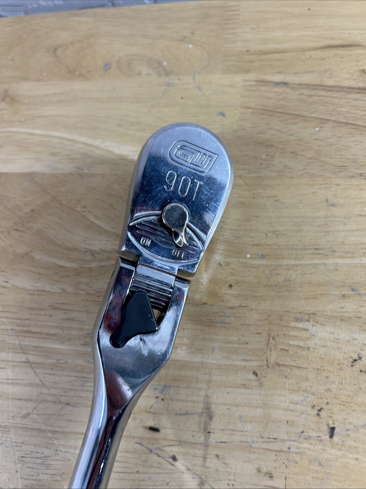 Gearwrench 81306T 1/2″ Drive 90-Tooth Locking Flex Head Teardrop Ratchet 17″