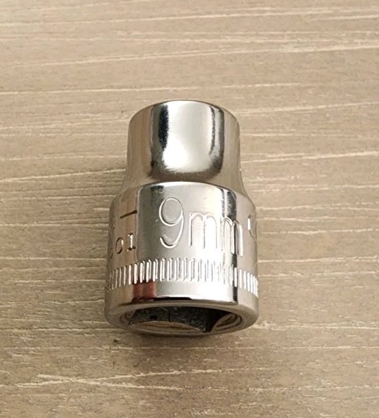 Craftsman USA 9mm Socket 12 Point 3/8″ Drive G 44301 (Bottom Knurl)