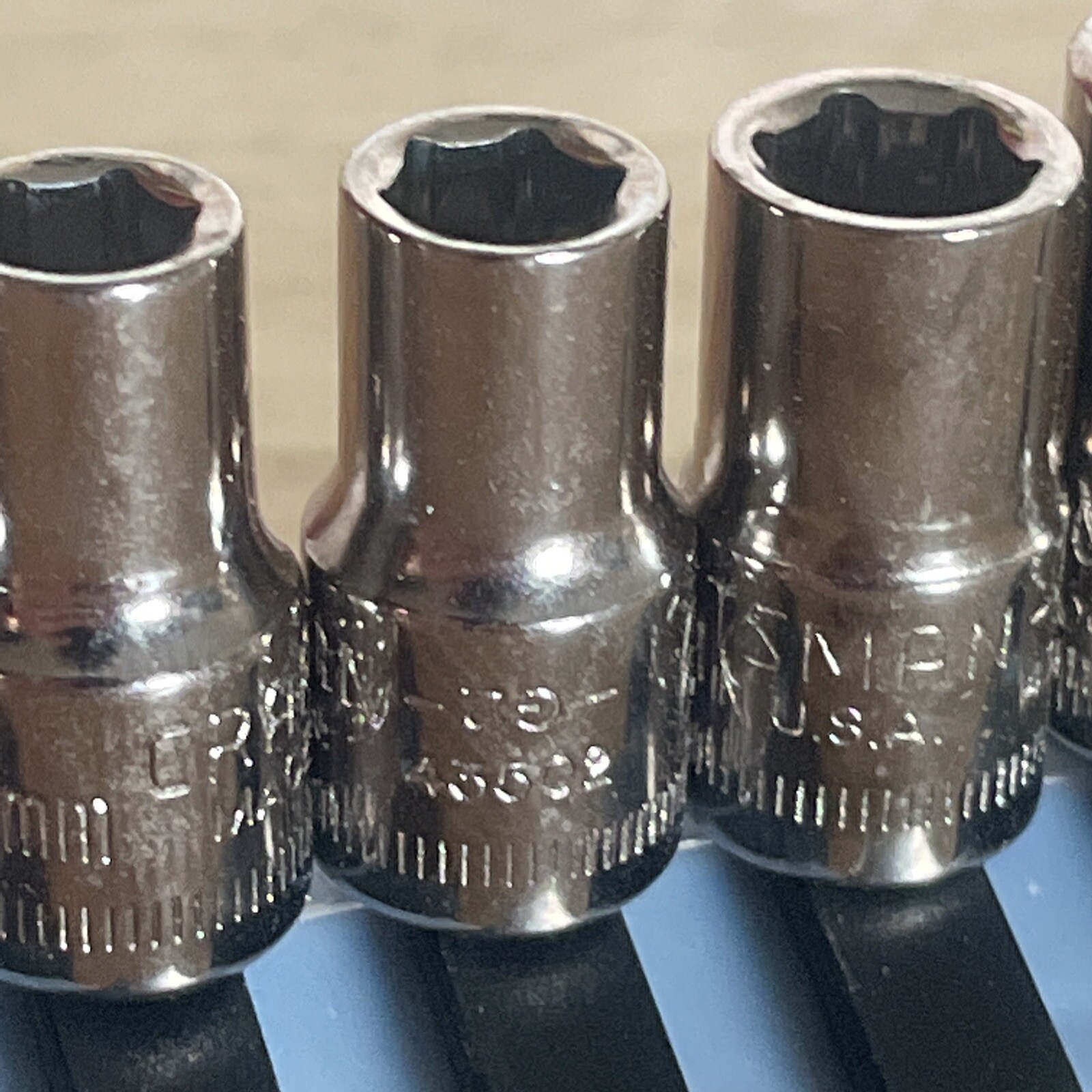 Craftsman USA 1/4″ Dr. 6 Pt Shallow 12 Pc Metric Socket Set 4-14mm Inverted G2