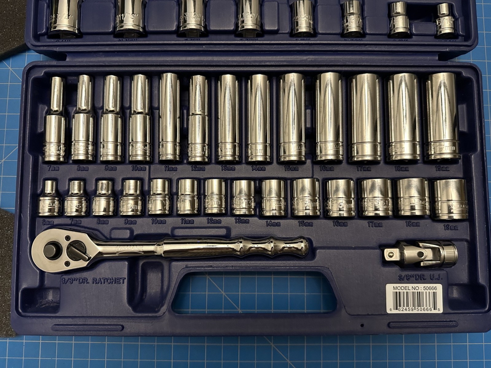 Williams JHW50666 3/8″ Drive Metric/SAE Socket Set [47-piece]