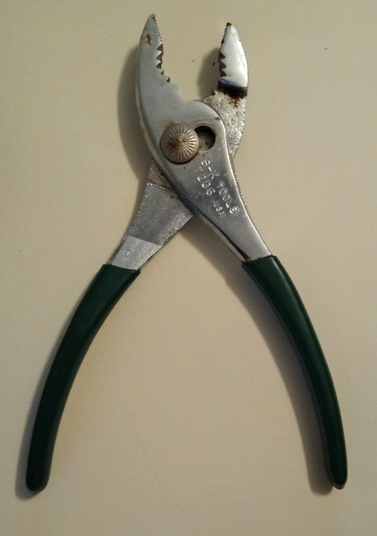 S-K – 7206 – 6-1/2″ Long Slip Joint Pliers – Soft Grip Green Handles -Pre-owned