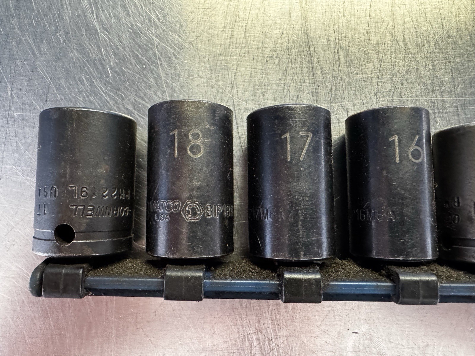 Matco SBIPM126TA 12p 3/8″ Drive 6 Point Metric Mid Length Impact Socket Set READ