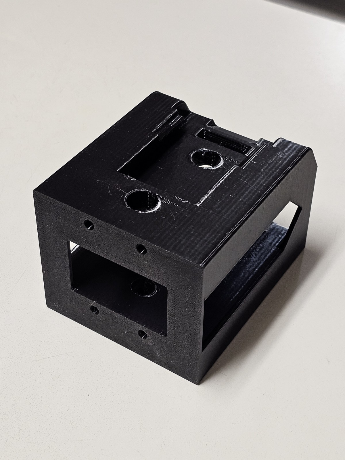 Dewalt 20V Battery Wall Mount Hanger – Flexible Orientation