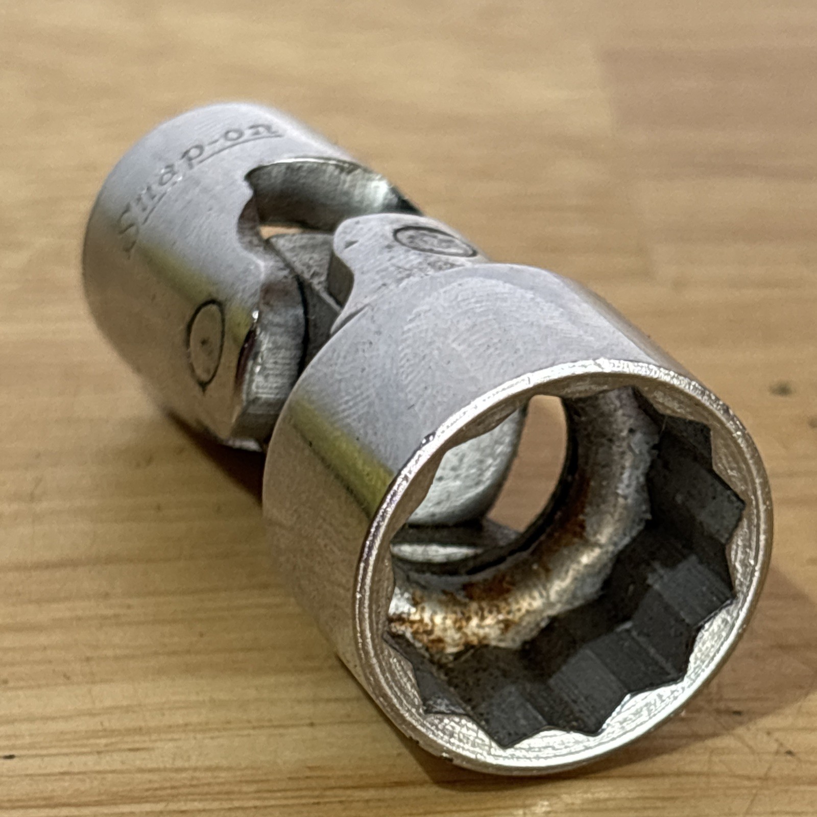 Snap On 11/16″ Shallow Universal Swivel Socket 3/8″ Drive 12 Point FVU22 Vtg USA