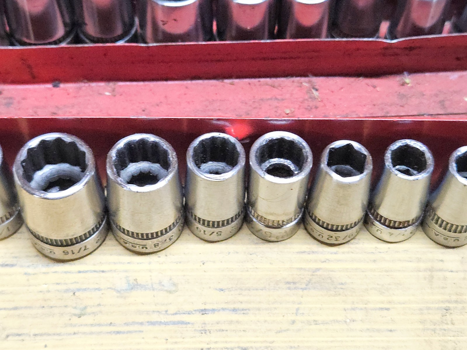 Vintage Indestro No. 7600 1/4” Drive Socket Set w/Metal Box Ratchet Bar Sockets