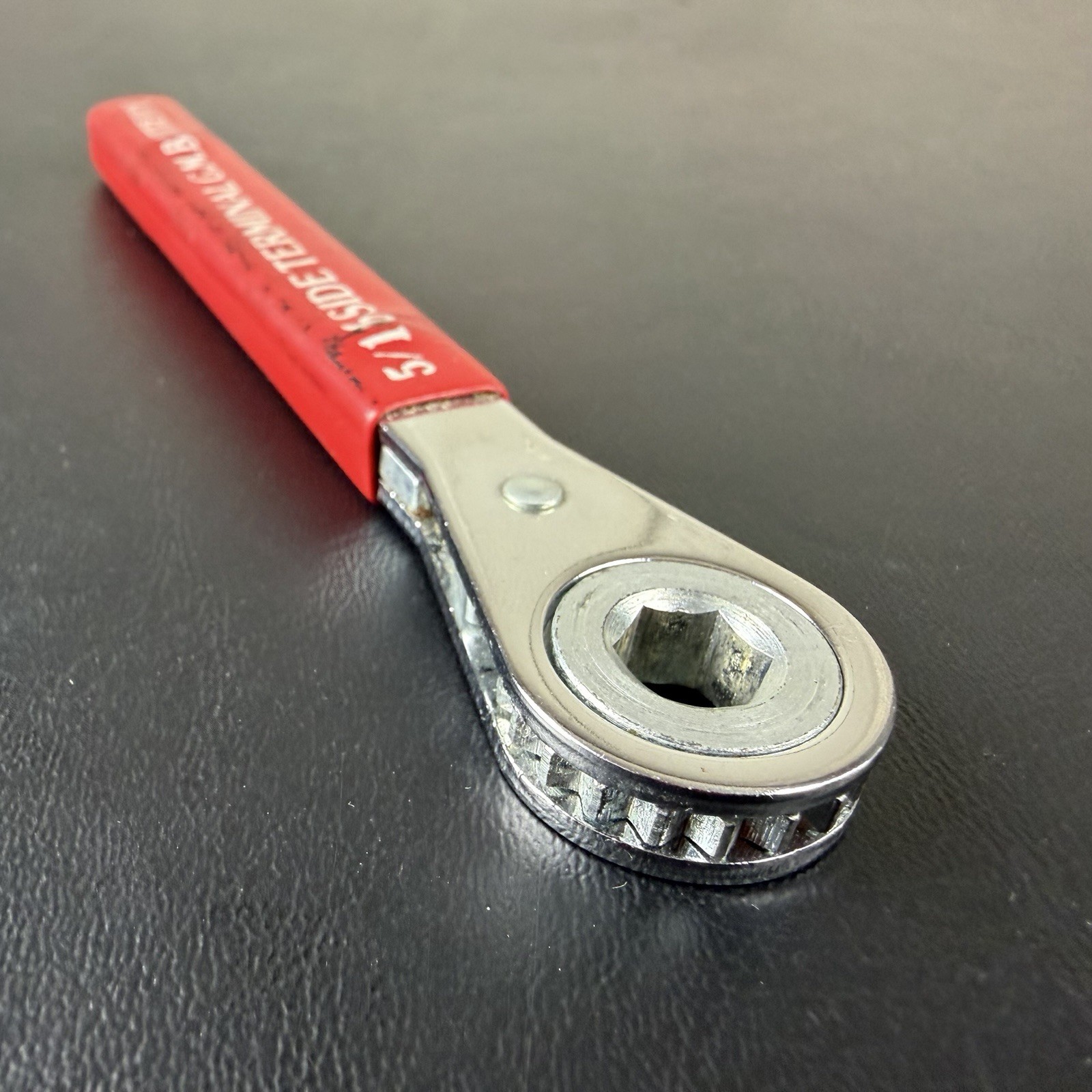 Vintage YA249 5/16″ GM Side Terminal Battery Ratchet Wrench USA Red Handle