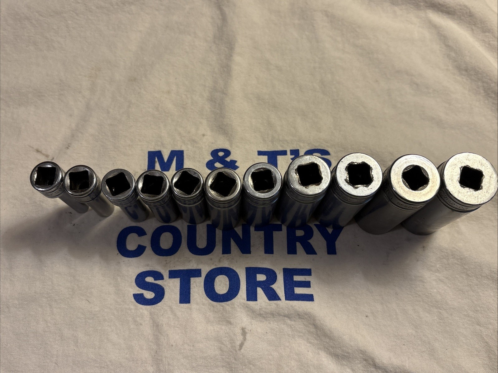 Snap-on Tools USA 3/8″ Drive 6pt 11pc SAE Deep Chrome Socket Set 211SFSY
