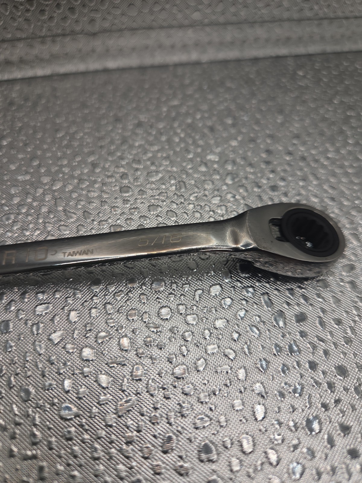 Blue Point BOER10 – 5/16″ Offset Reversible Ratcheting 12 Pt Combination Wrench