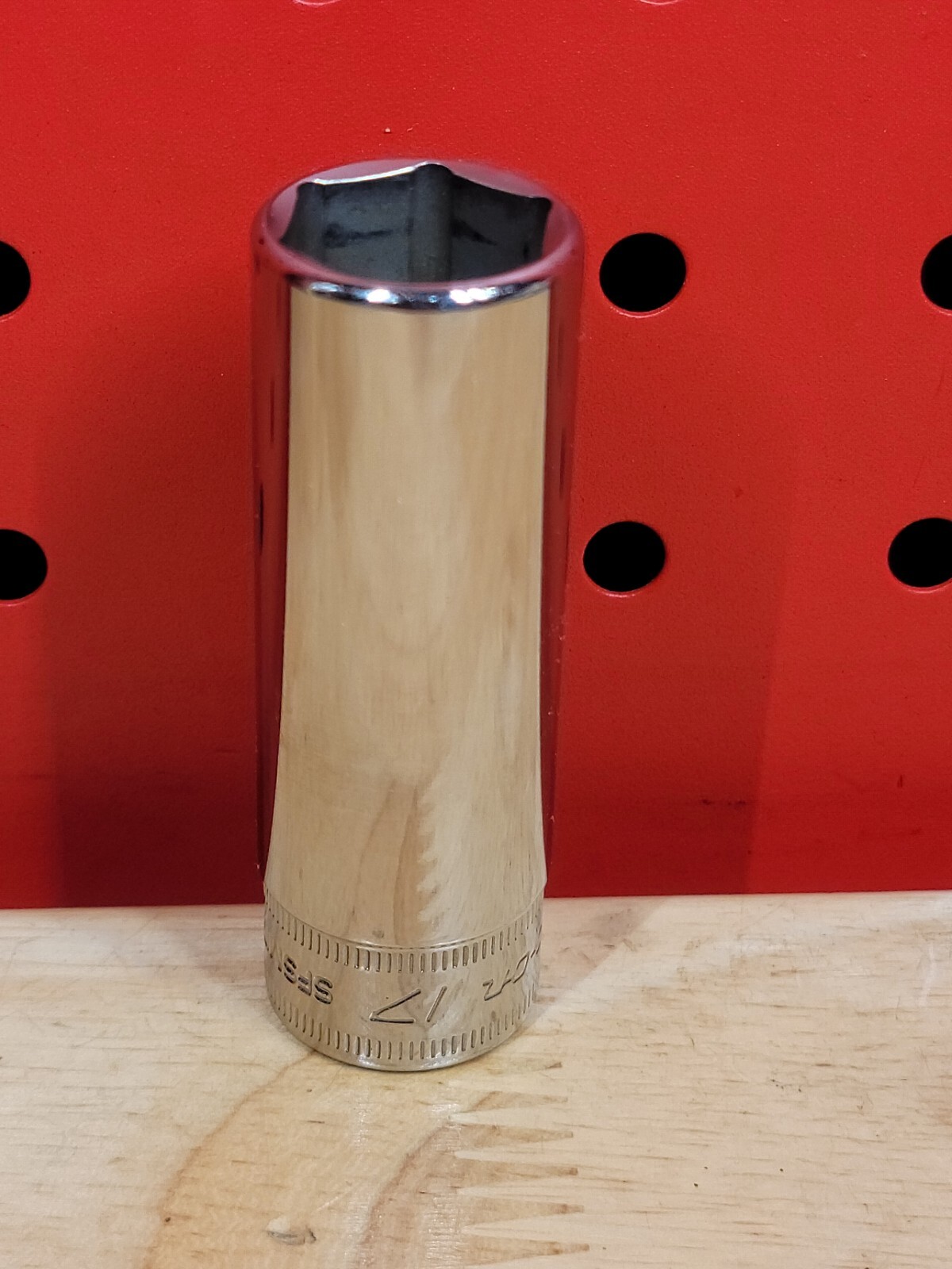 Snap-on Tools SFSM17 17mm 3/8″ Drive 6-Point Metric Deep Chrome Socket