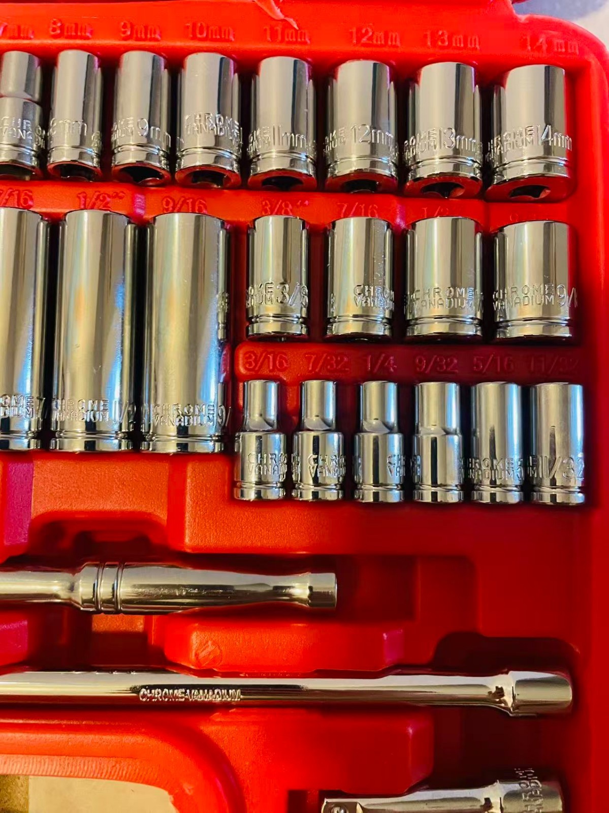 44-Piece 1/4 Inch Drive SAE (3/16 in – 9/16 in) & Metric (4 mm-14 mm) Socket Set