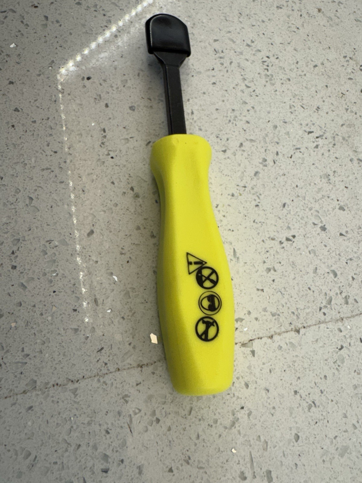 Snap-on Tools USA NEW Hi Viz Yellow Hard Handle 8″ Rigid Carbon Scraper CSA8C