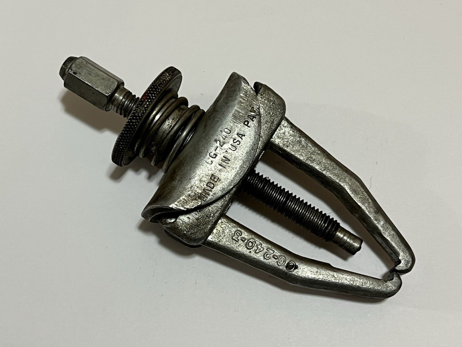 Snap On CG-240 2-Ton 2-Jaw Gear Bearing Puller 3″ Spread 2-1/2″ Reach USA NICE
