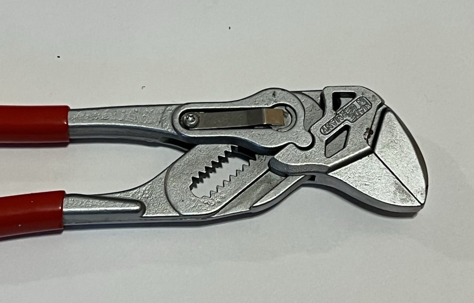 Knipex 7″ Pliers Wrench 86 03 180 1-3/8″ Smooth Jaws Pliers Made in Germany