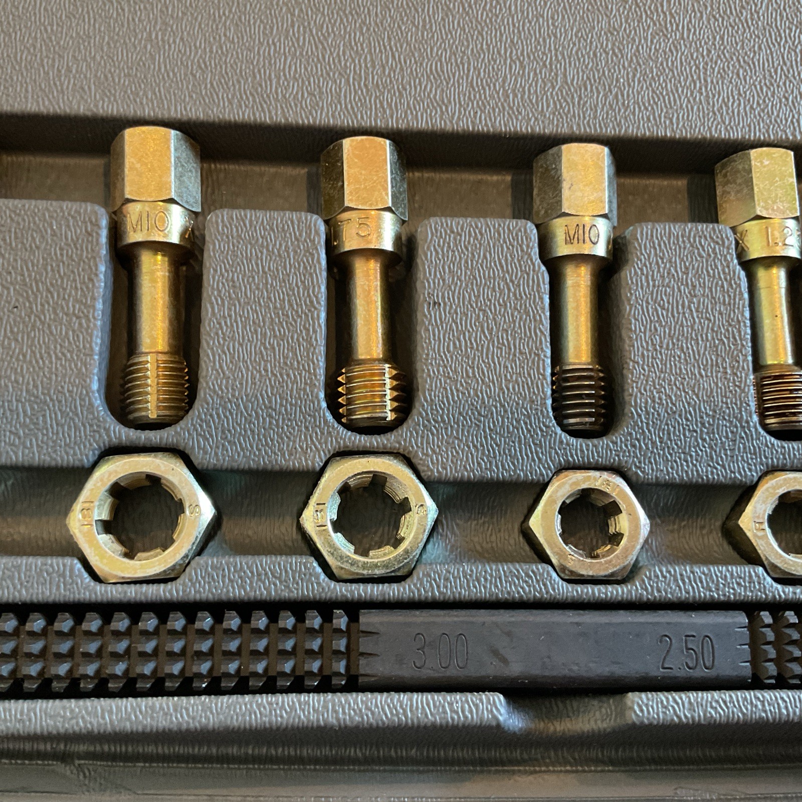 THREAD REPAIR METRIC TAP AND DIE RETHREADER 15 PCS SET LANG 2584 MADE IN USA
