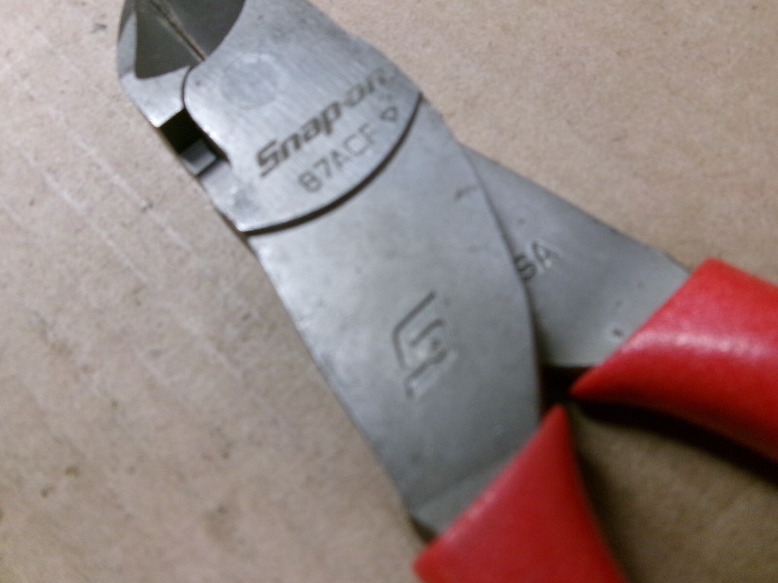 Snap-On USA 7-1/2″ Red Comfort Handle Vector Edge Diagonal Cutter Pliers 87ACF