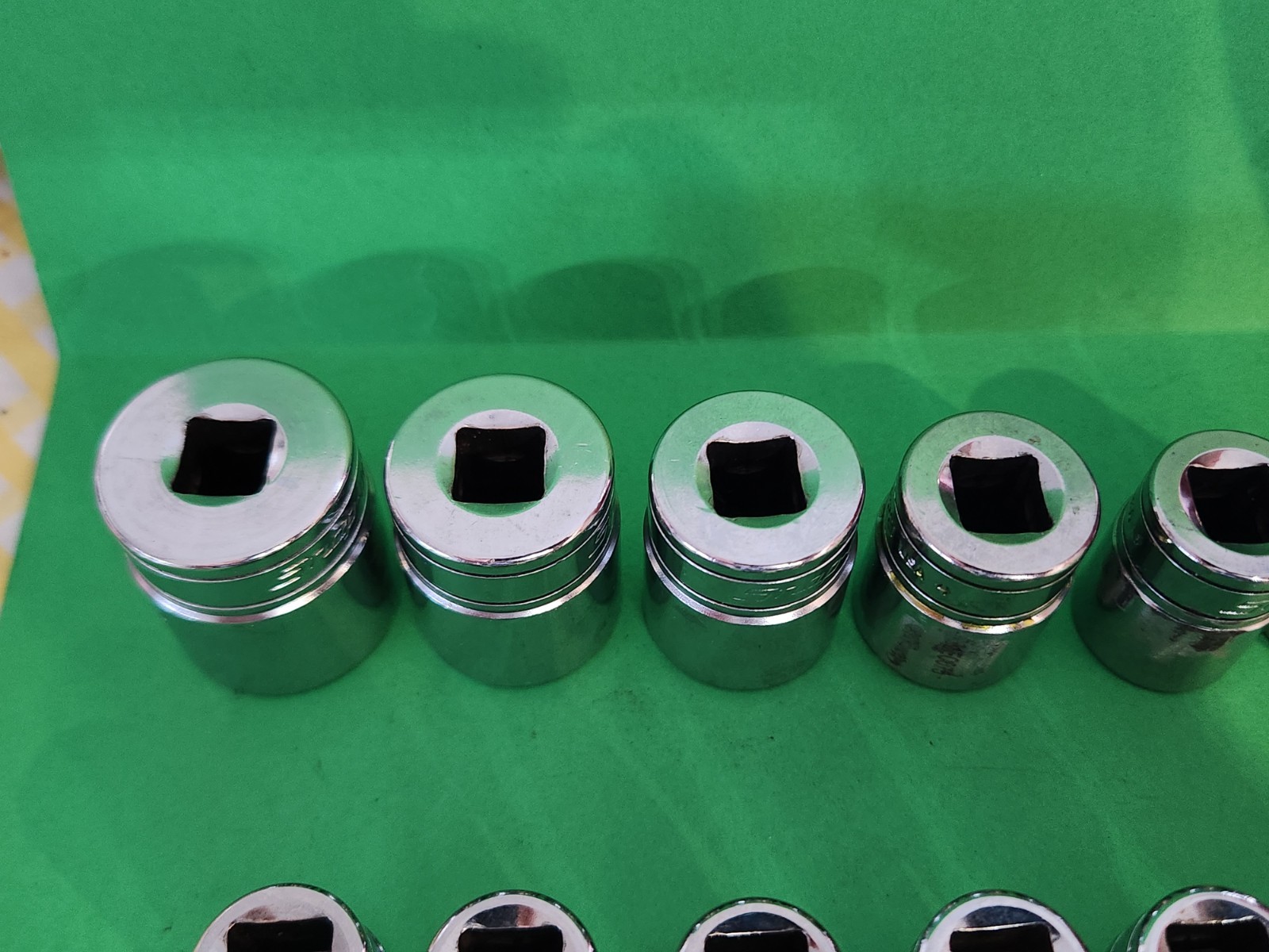 12pc. Snap On 211FY 3/8″ Dr. 12 Pt. Shallow SAE Socket Set 1/4″-7/8″