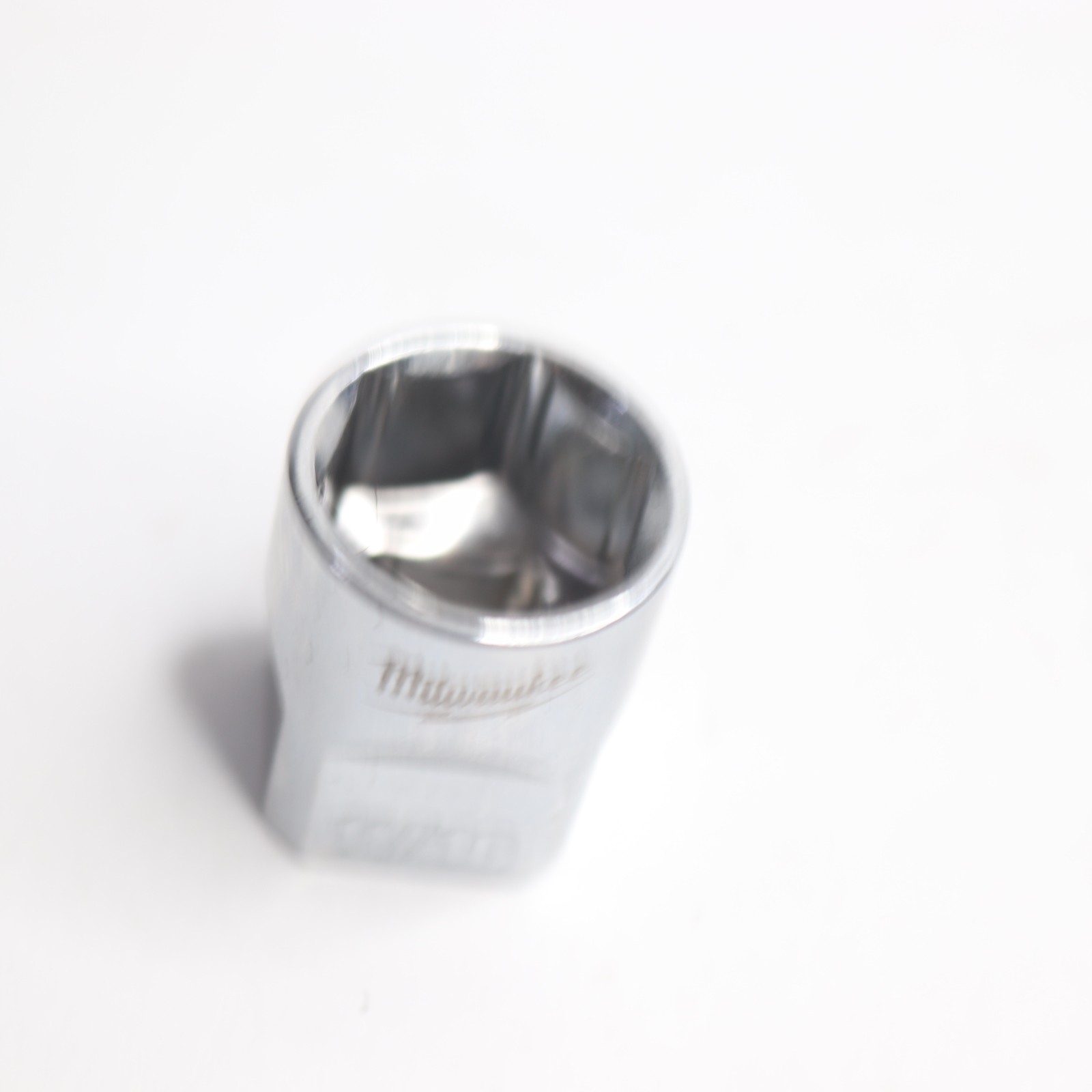 Milwaukee Shallow Standard Socket w/ 4 Flat Sides 6-Point 3/8″ Drive 11/16″