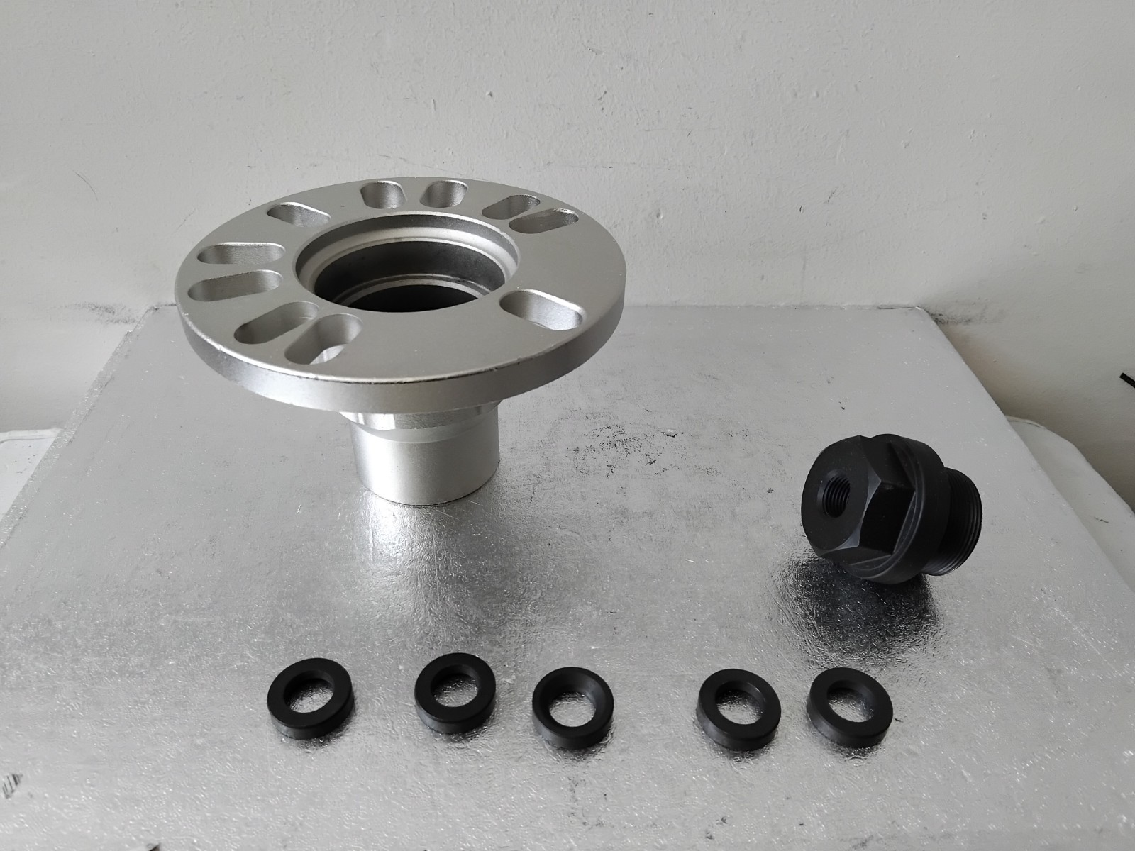 Hub Puller Adaptor Kit for Use On 3, 4 & 5 Bolt Fixing Drive Flanges Land Rover