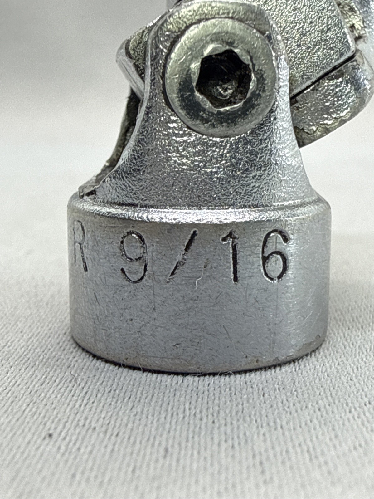 Mac Tools USA XU186D 9/16″ SAE Deep Universal Swivel Socket 3/8″ Drive 6pt Point