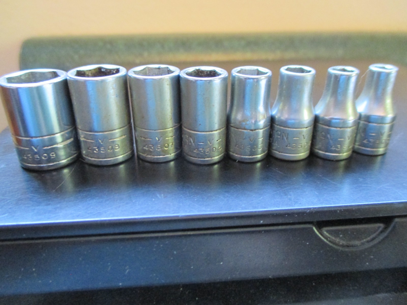 Craftsman 8 pc 1/4” Dr 6 Pt Socket Set Metric 11 10 9 8 7 6 5 4 -V- Series