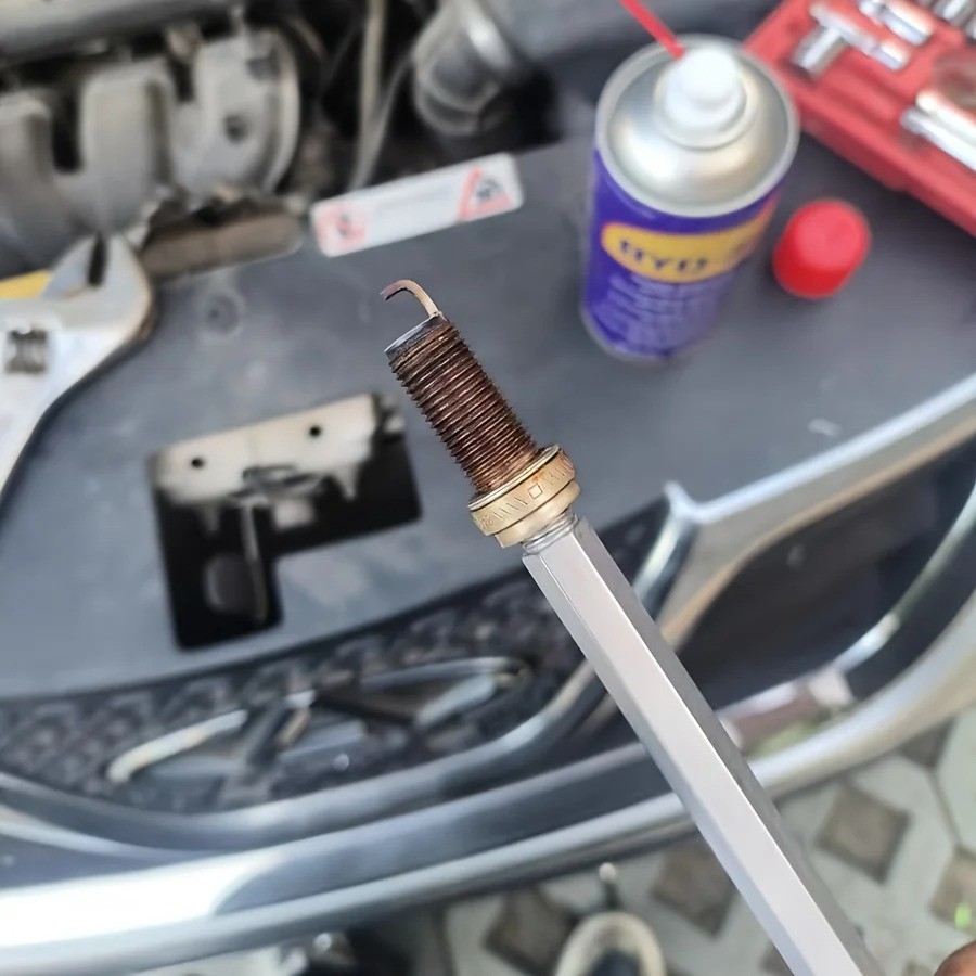 Broken Spark Plug Remover Reverse Thread Screw Extractor Car Repair Tool