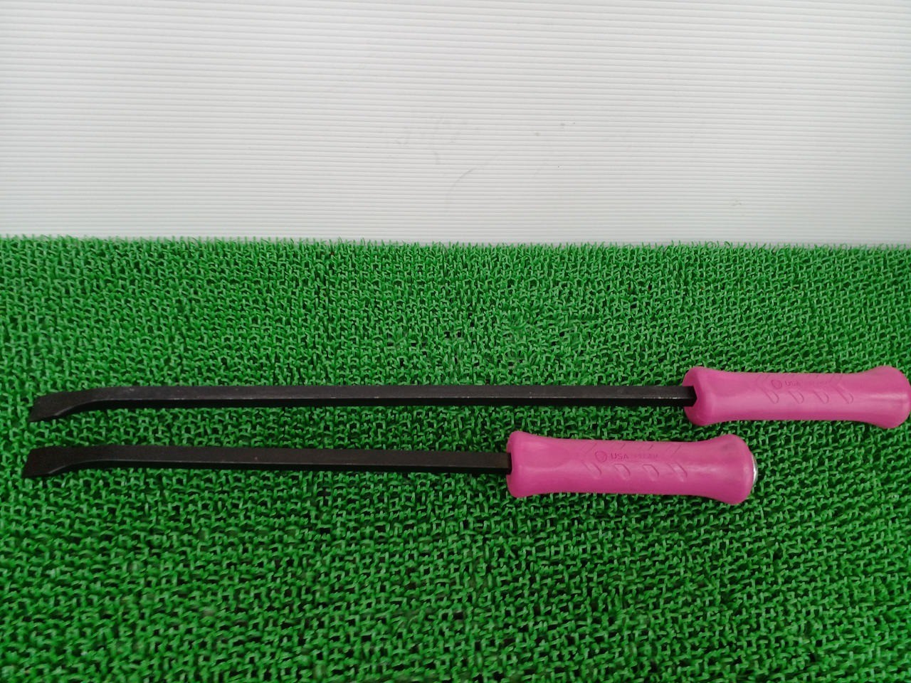 Snap-on SPBS704AEP ELECTRIC PINK 4pc Hard Grip Striking Prybar Set [Used]