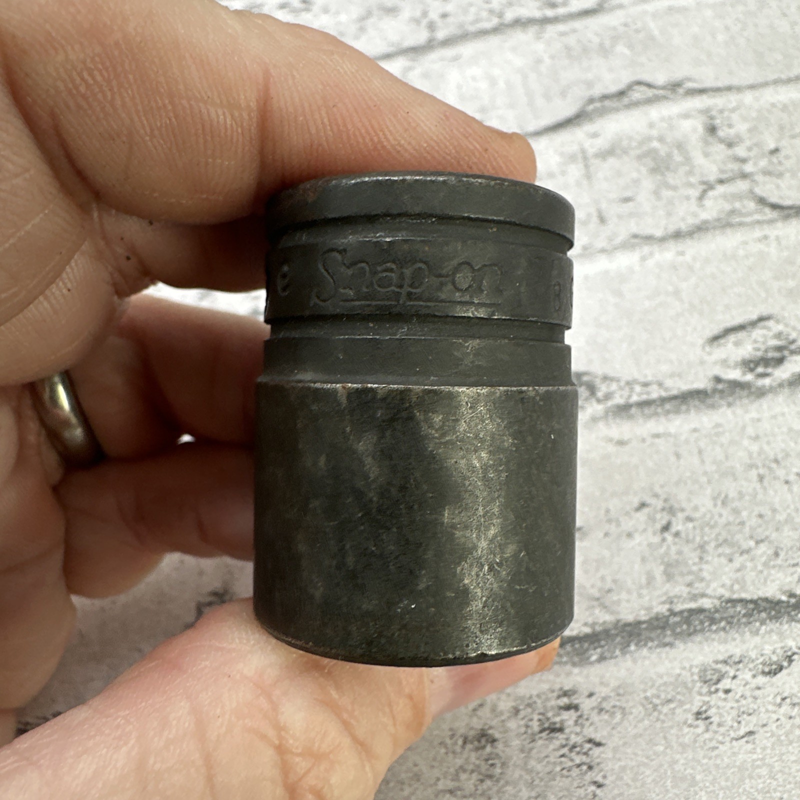 Snap-on Tools 1/2″ Drive 7/8″ 12pt Black Industrial Finish Socket GSW281