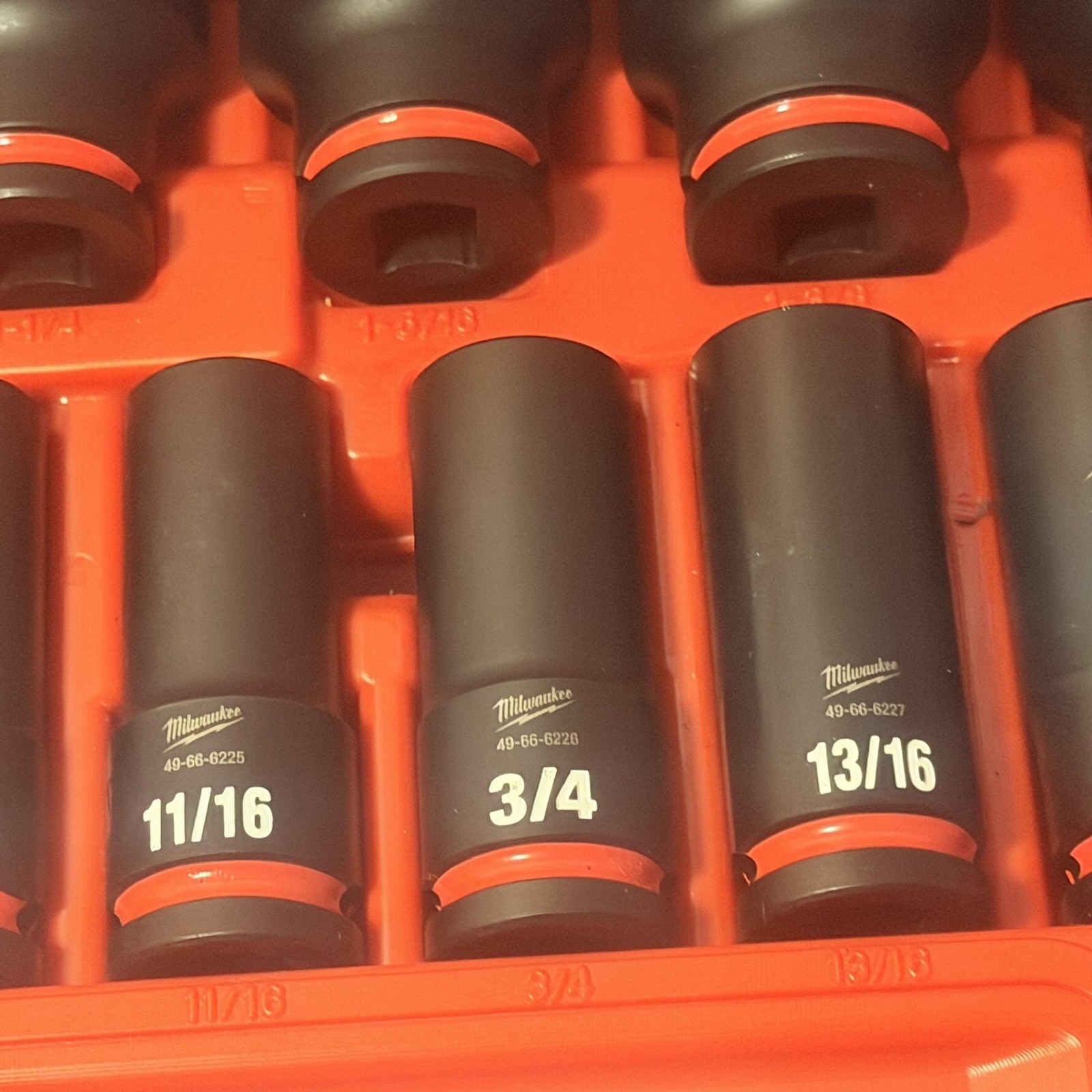 Milwaukee 49-66-7012 SHOCKWAVE Impact Duty 1/2″ Socket Set, 19 Pieces ***MINT***