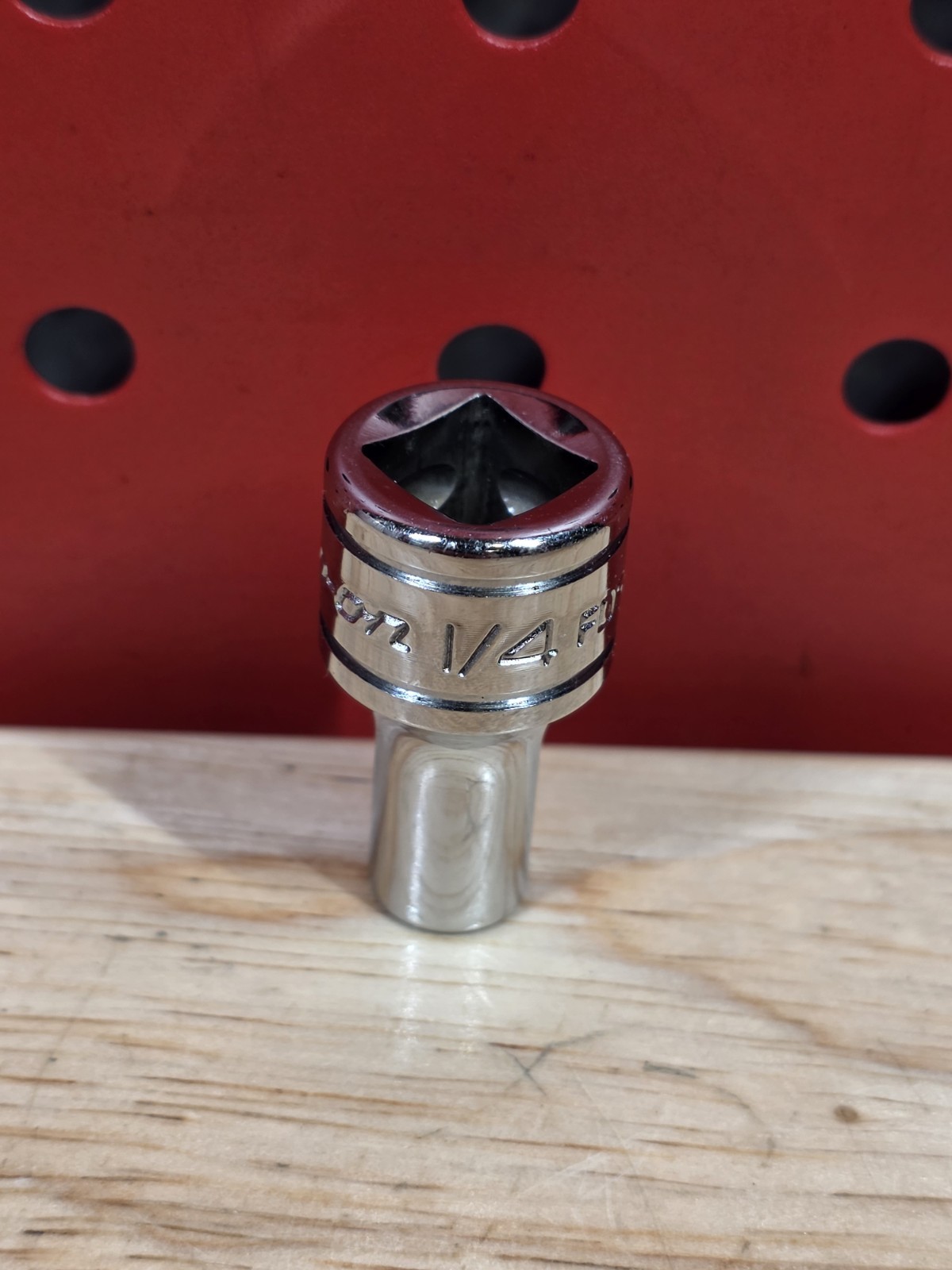 Snap-on Tools FDS081 1/4″ SAE 3/8″ Drive 12-Point Semi-Deep Chrome Socket NICE